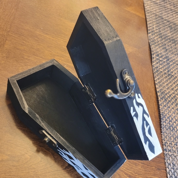 Haunted Woods Coffin Trinket Box - Picture 3 of 3
